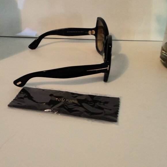 Tom Ford Bold Oversized Black Sunglasses 😎 - Picture 4 of 7